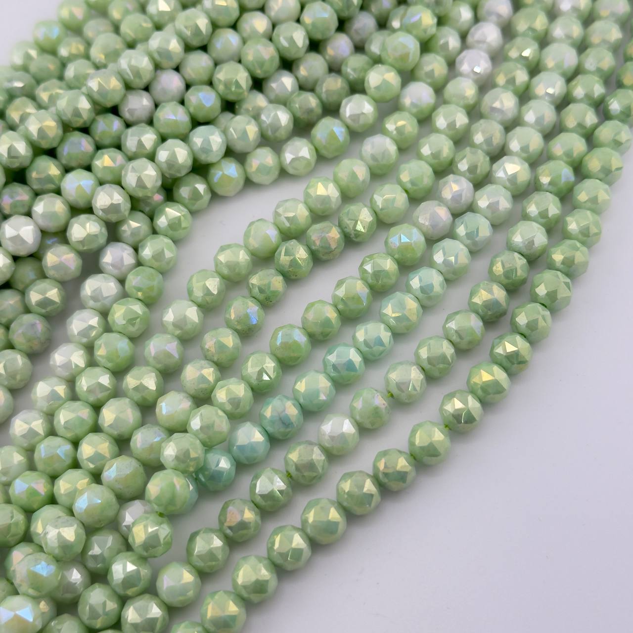 Чешское стекло размер 7,5мм цвет зеленый